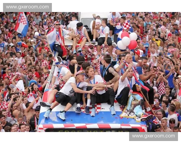 《热血澎湃再掀世界杯狂潮激情与梦想共同见证精彩瞬间》