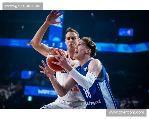 男篮世界杯小组赛激战正酣 各强队争夺晋级名额精彩纷呈